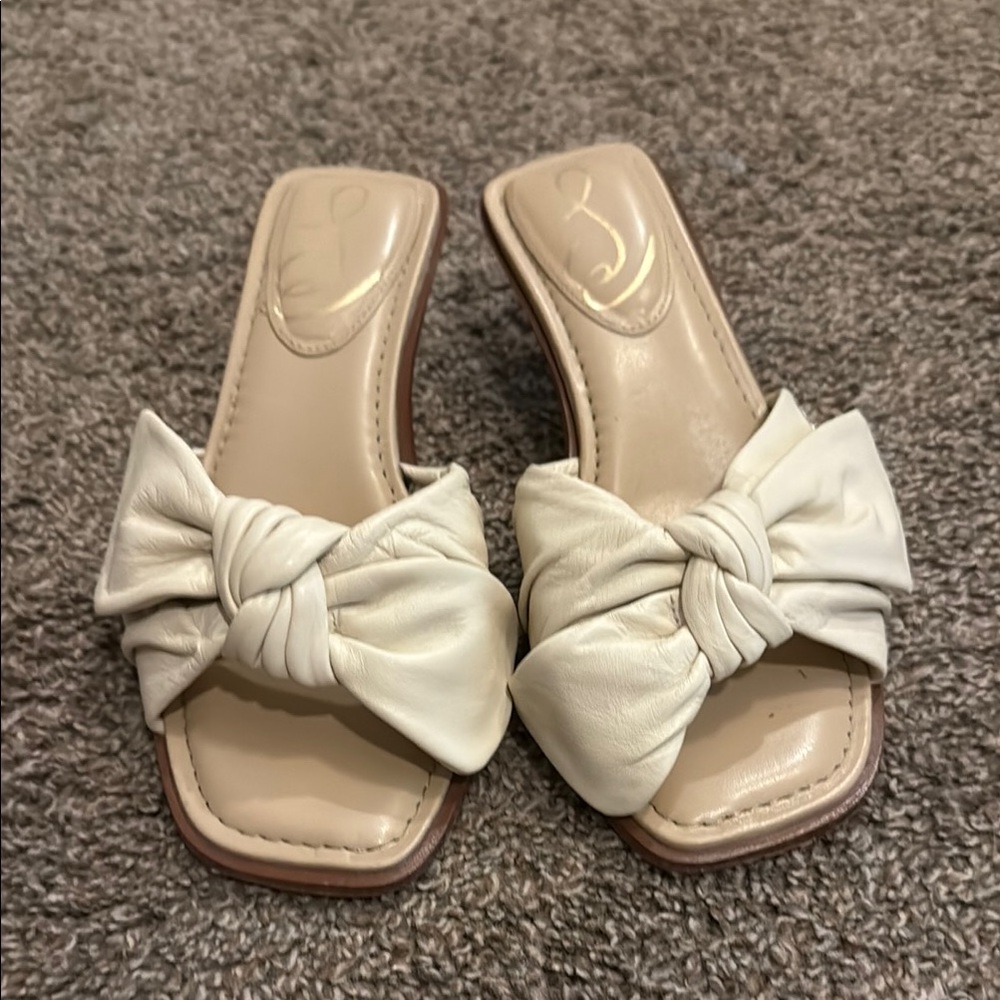 Elegant Sam Edelman Cream Bow Slide Sandals